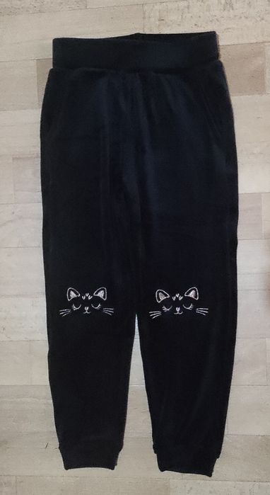 Велюров й костюм на дівчинку 110