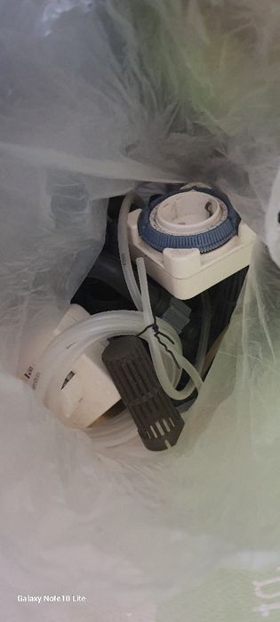 Aquário panorâmico e respectivos acessórios.