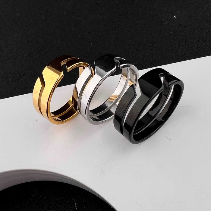 Обручка каблучка вінчальний перстень з медичної сталі ширина 7мм