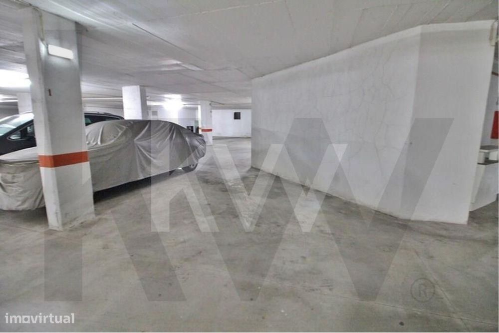 Estacionamento para 1 automóvel no Moinho das Antas - Oeiras