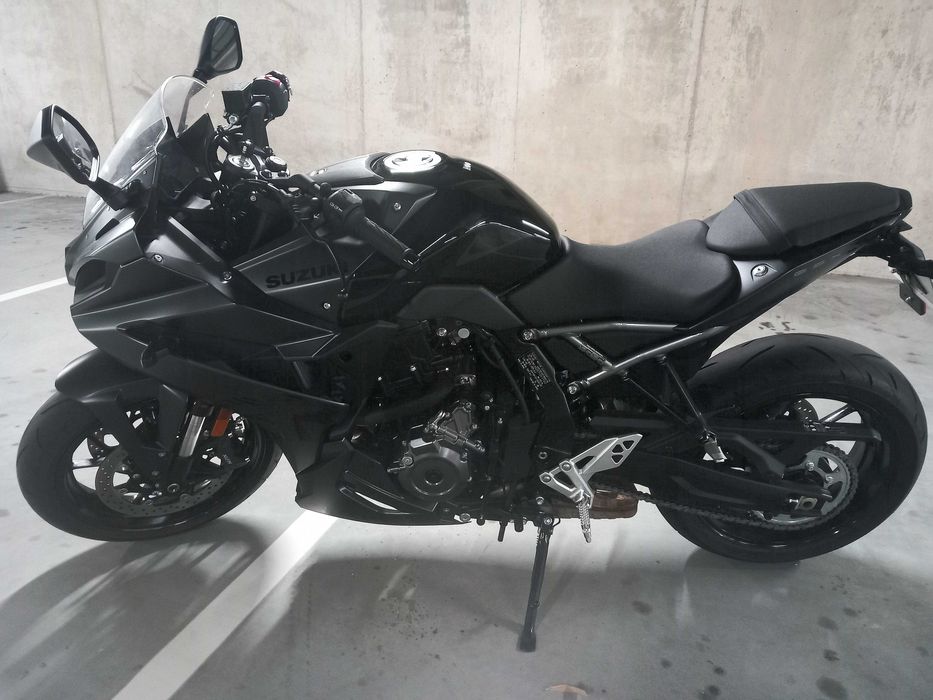 Suzuki gsx 8r como nova