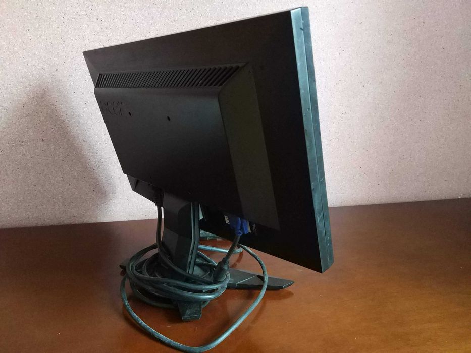 Монітор 19 "  в гарному і робочому стані  Acer G195HQ