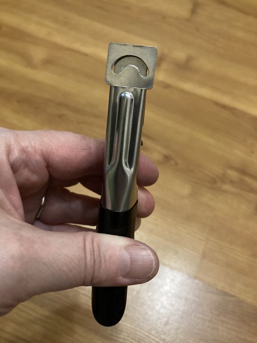 Типсорез (каттер,кусачки) для обрезки искусственных ногтей.