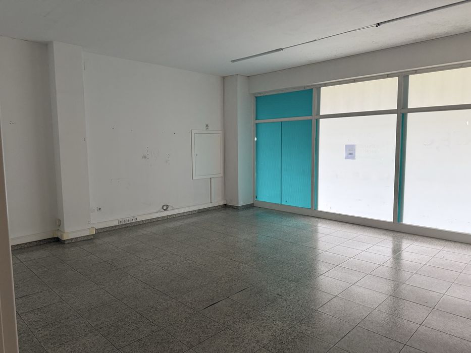 Arrenda-se Loja Centro Santo Tirso