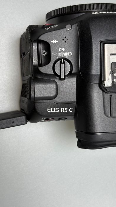 Canon Cinema Camera R5C 8k raw 12bits 45mp