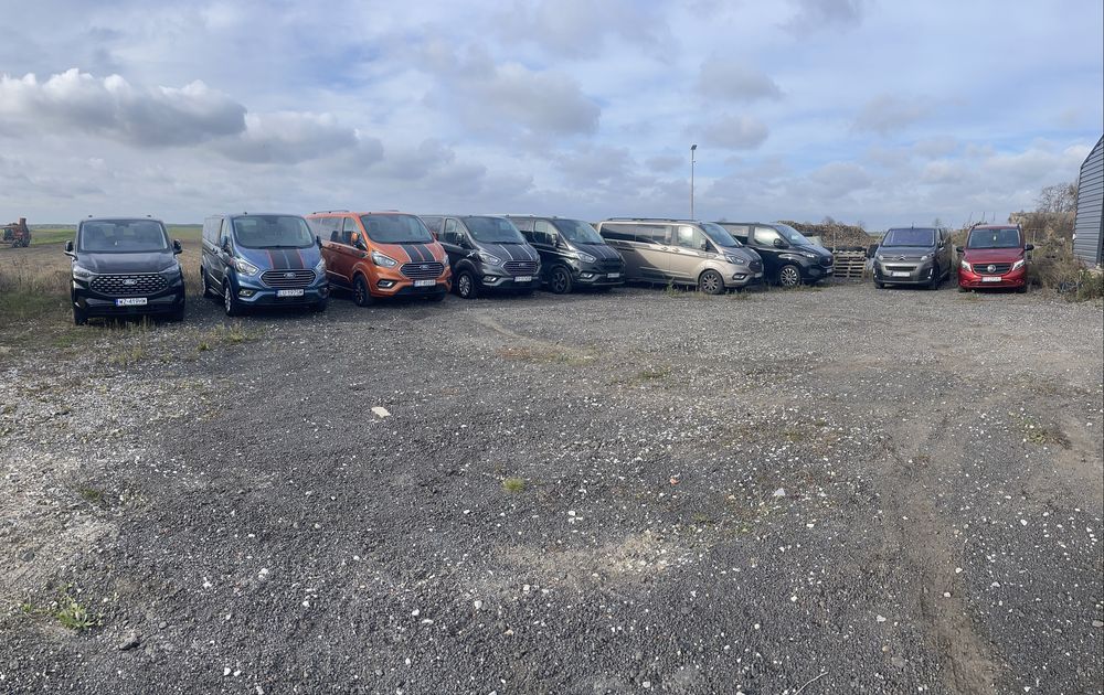 Wynajem wypozyczalnia samochodów BUS BUSA 8/9os Ford  4x4 Automat