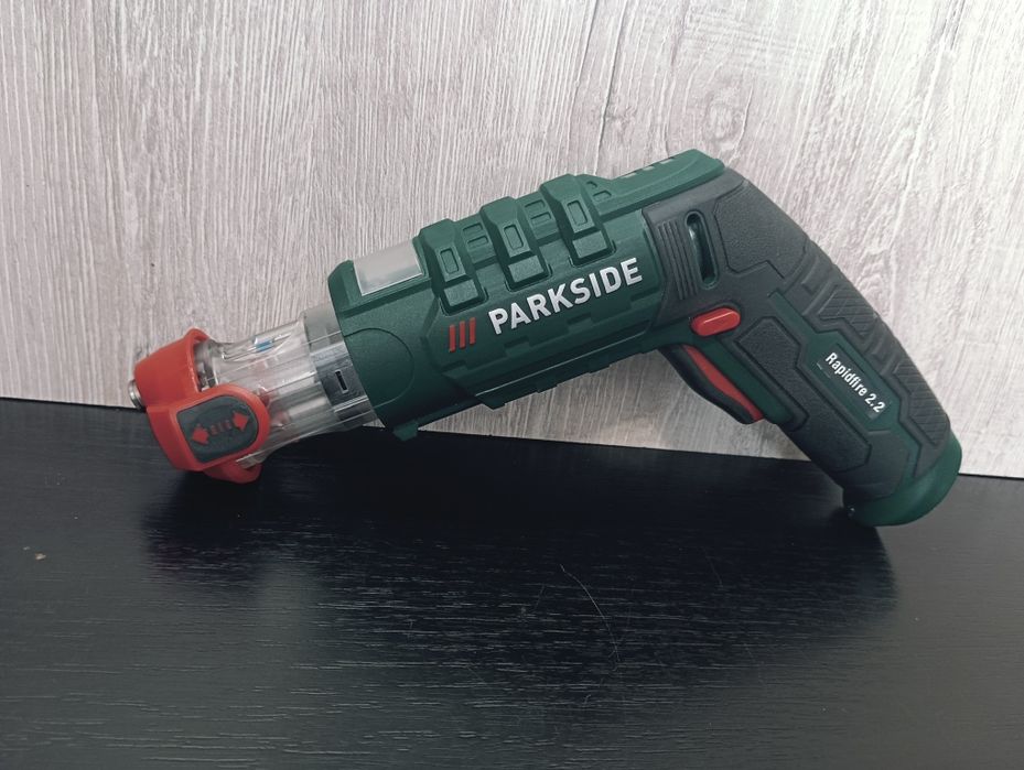 Акумуляторна викрутка PARKSIDE 4V Rapidfire 2.2 зі змінними насадками
