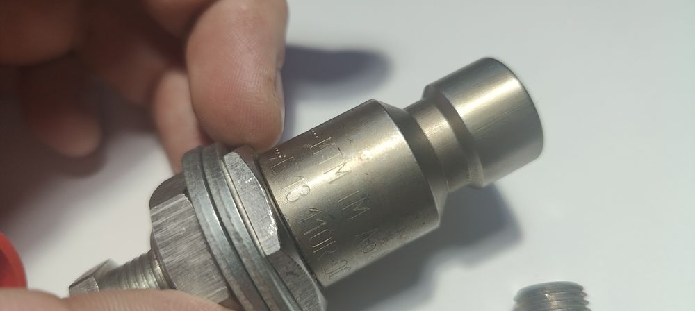 ВЗУ метан NGV1-P30 зі зворотним клапаном, під трубку D6 та D8