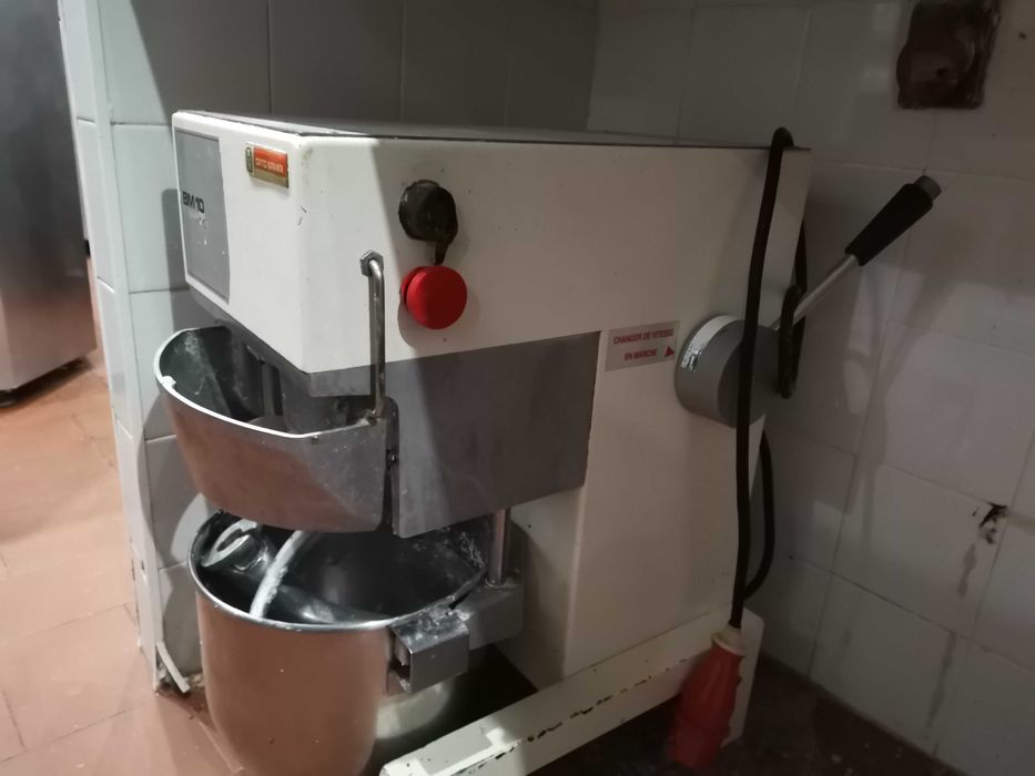 Amassadeira  batedeira industrial 10 l  380vv