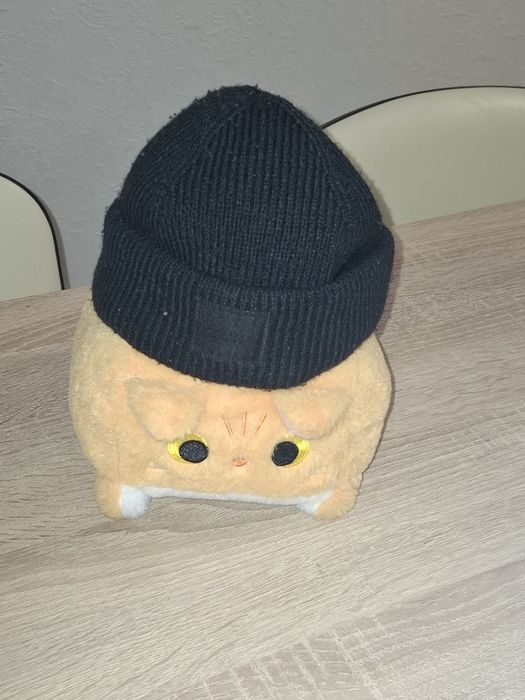 Czarna czapka beanie od Housе