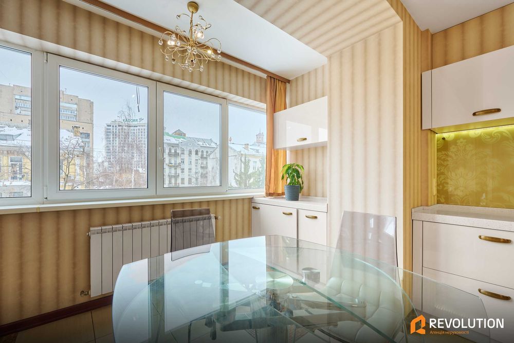 Без комісії%,Продаж 3к-ї ,вул.Тарасівська 21,Центр,м.Олімпійська