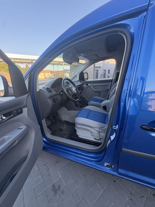 Volkswagen Caddy 1.6mpi бензин
