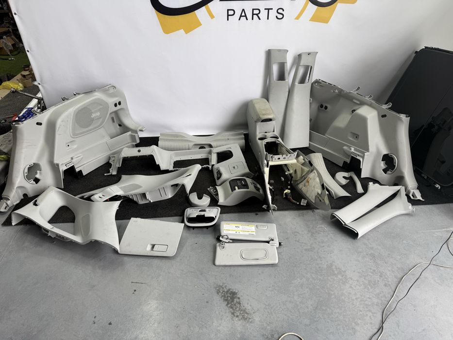 Jeep cherokee kl 2019+ пластик салону карти заглушки бардачок