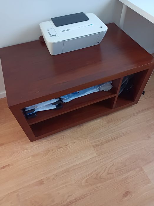 Estante em madeira maciça