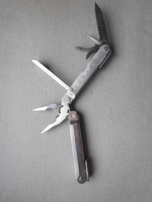 Alicate multifuncional