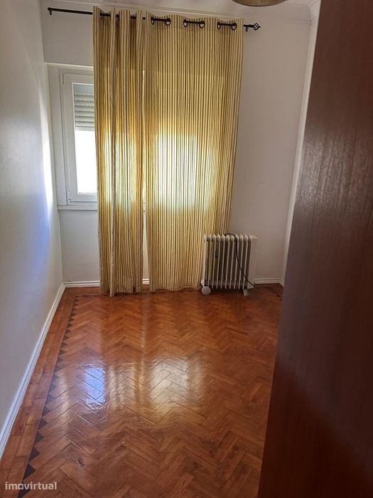 Apartamento T3 com varanda e cozinha equipada
