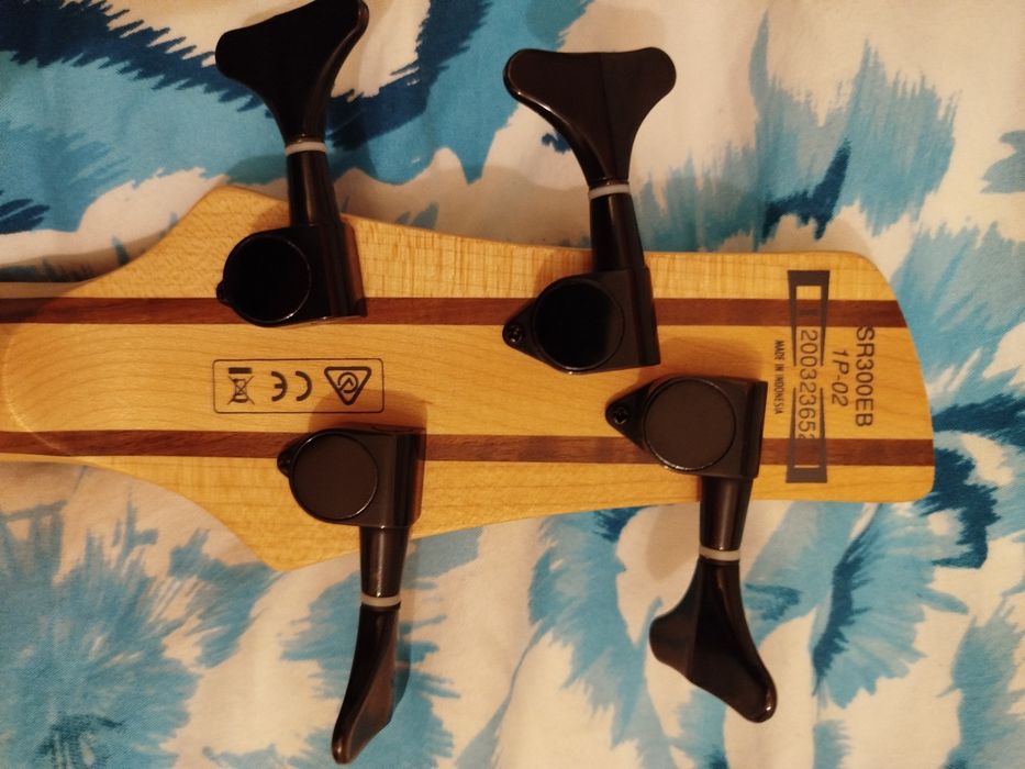 Baixo Ibanez SR300EB (Ler anúncio)