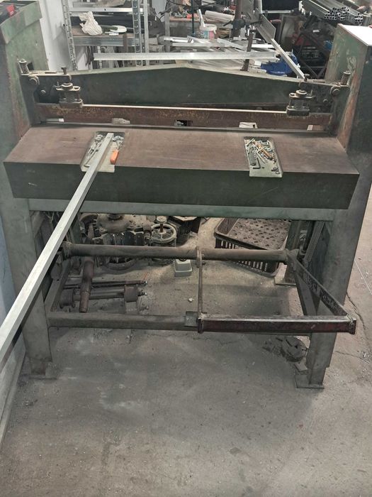 Gilotyna do blachy  nożna