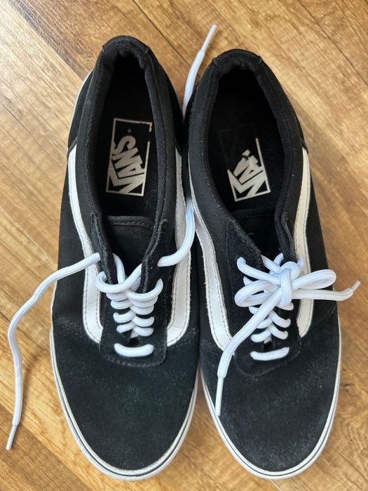 VANS buty unisex r.37 na 23,5 cm skóra zamszowa
