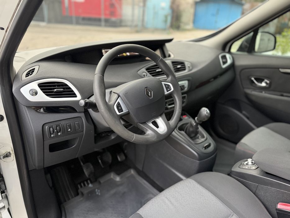 RENAULT MEGANE SCENIC  2012 р.в, рест к9к на механ-6