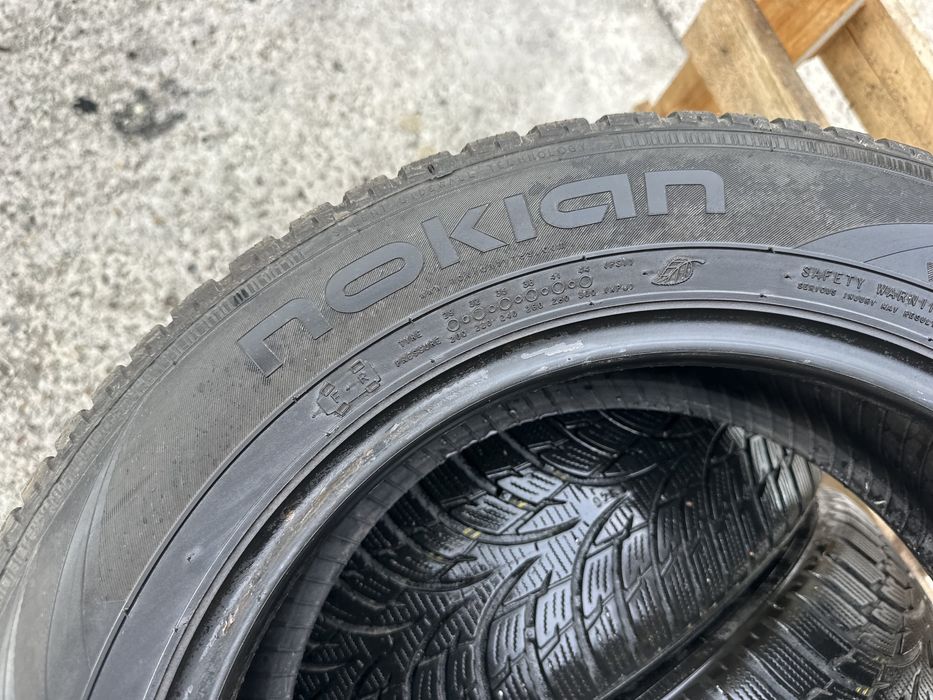Шини зима 185/65 R15 Nokian резина комплект