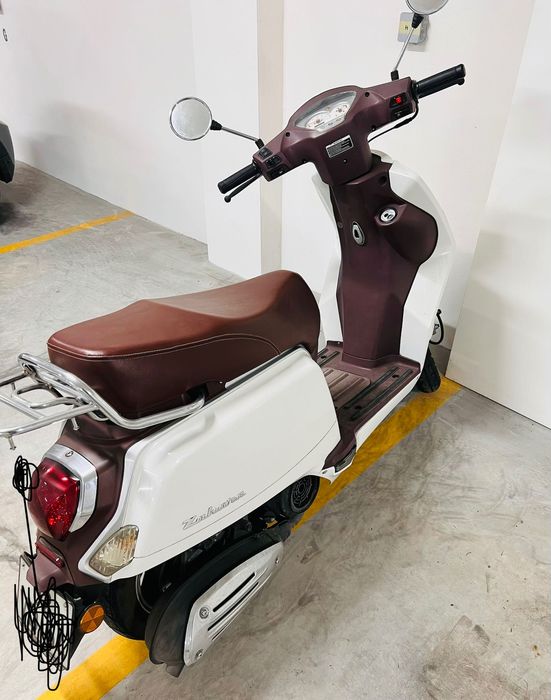 Vendo moto marca Keeway modelo Zahara em ótimo estado