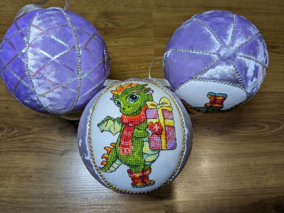 Новорічна ялинкова іграшка