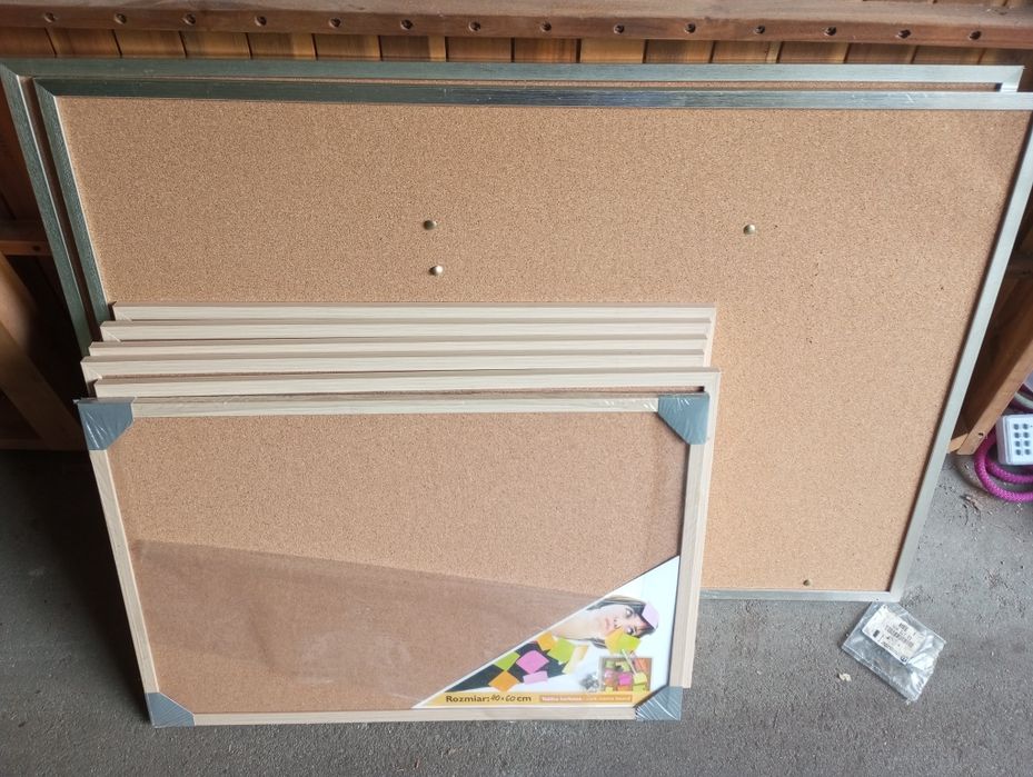 Tablica korkowa do powieszenia