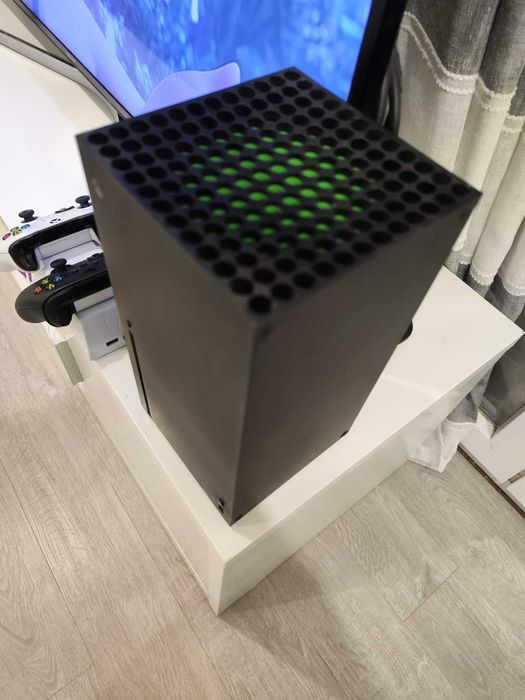XBox Series X - 2 comandos e carregador - Como nova