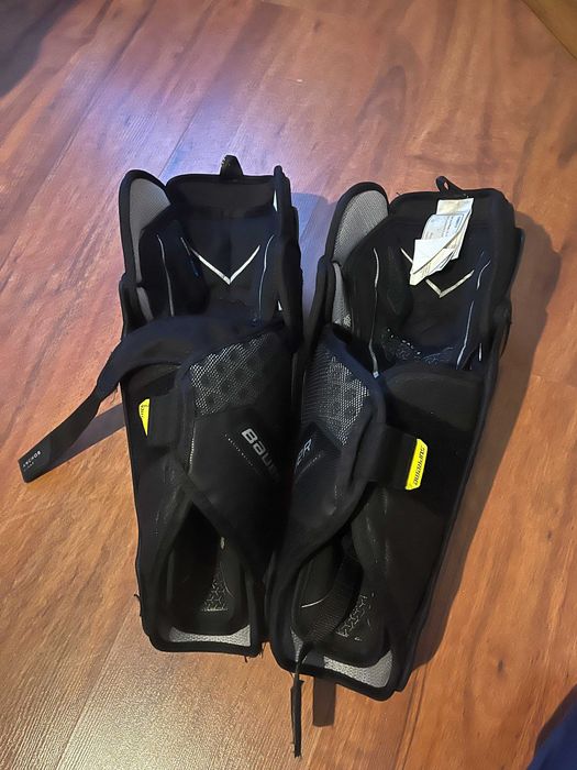 Nagolenniki hokejowe Bauer Supreme 3S Pro Int
