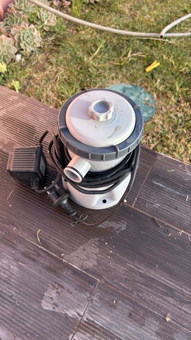 VENDO PISCINA USADA APENAS 1 MES. E ROBOT ASPIRAÇÃO A BATERIA