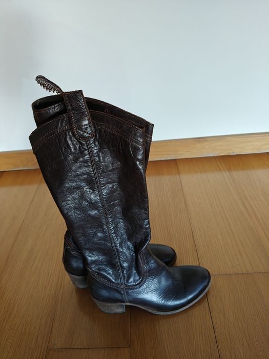 Bota Cano Alto em Pele