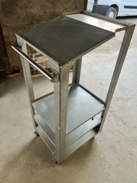 Stalowy wózek serwisowy, mobilne stanowisko pracy, regał magazynowy