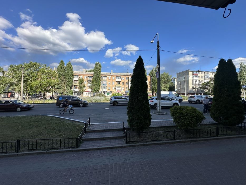 Продаж комерційного приміщення 55 метрів, з ремонтом ,  червона лінія, Свободи 28/42