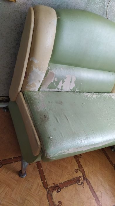 Кухонний м'який диван угловий.