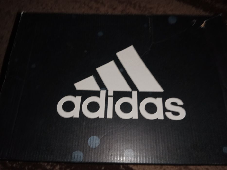 Кросівки Adidas червоного кольору
