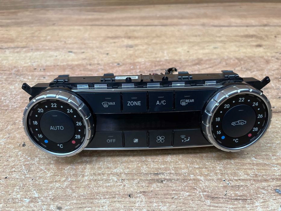 Panel nawiewu Mercedes W204 lift