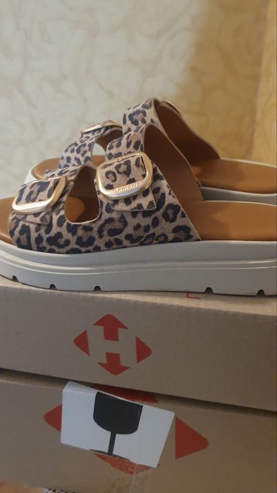 Шльопанці Тамаріс розмір 42.Нові.