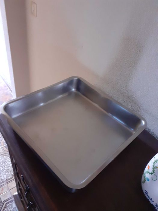 Panelas de ferro fundido e tabuleiro em inox- 14, 24 e 26