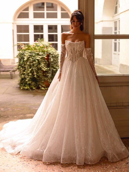 Весільна сукня мереживна зі шлейфом та підюпником Bridal