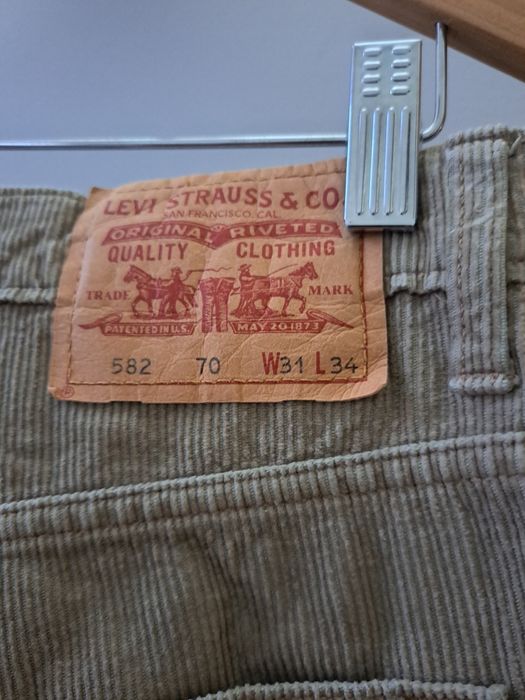 Calças Levis bombazina 31/34