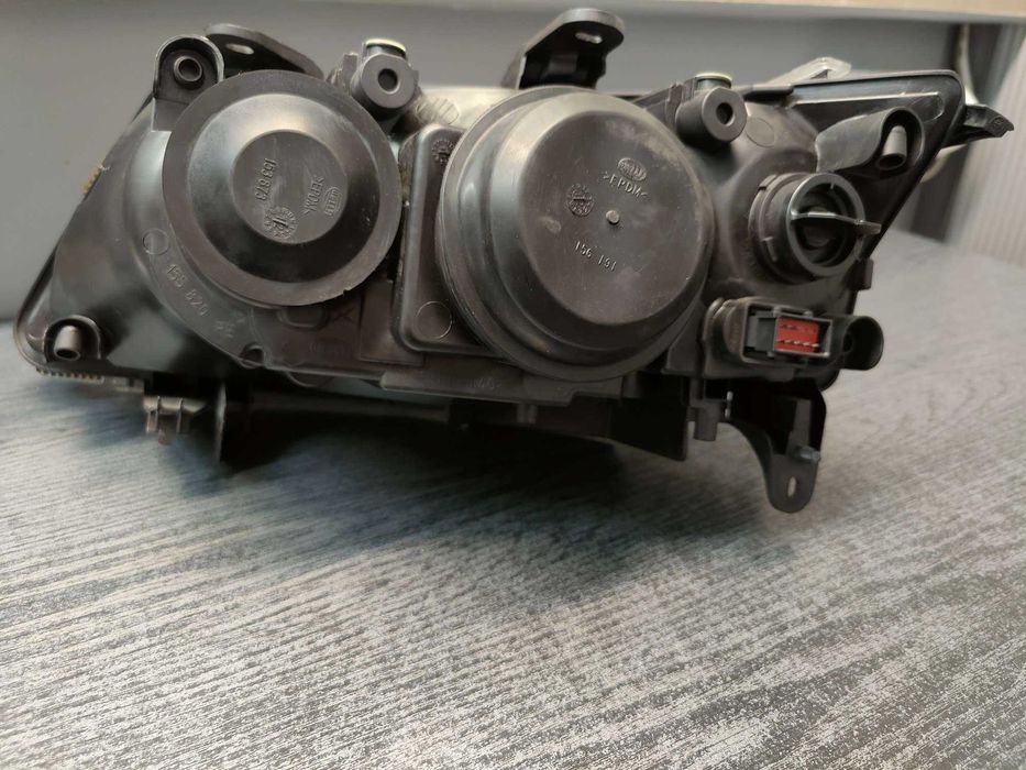 Reflektor prawy Saab 9-3