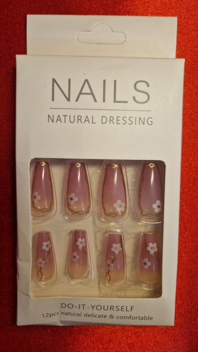 Tipsy sztuczne paznokcie