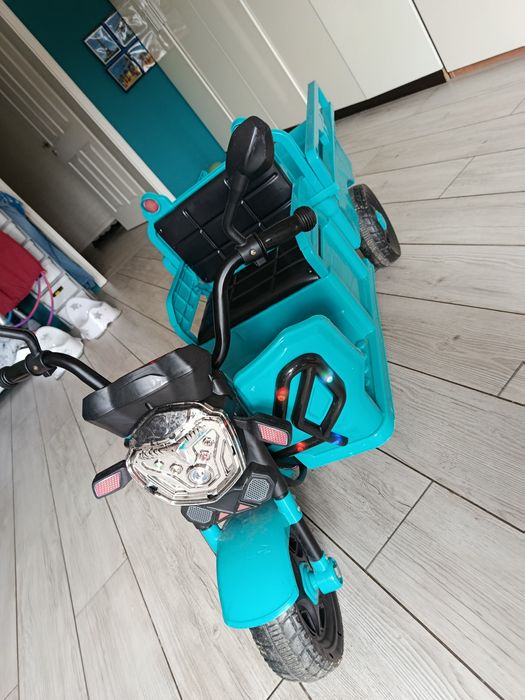Motorek trój kołowy z paką TukTuk