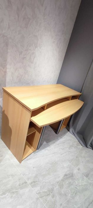 Продам письмовий стіл