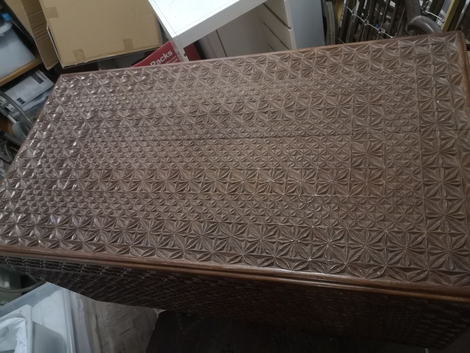 Arca baú trabalhada antiga