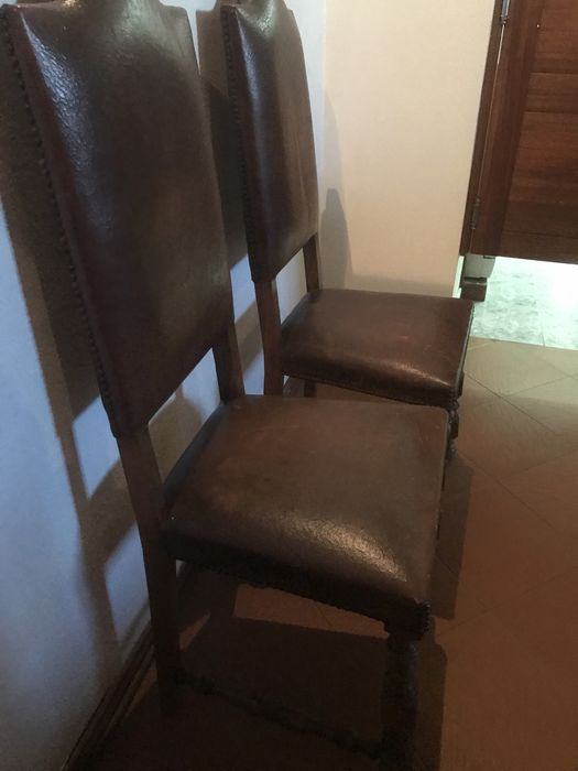 Cadeiras em pele antigas em muito bom estado €17,5/cada ou €30 o par