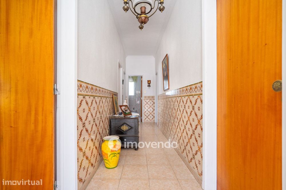 Moradia T4 mais Anexo T1, com jardim, na Caparica