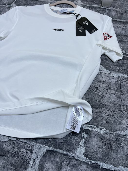 Чоловіча  футболка / GUESS Футболка /
