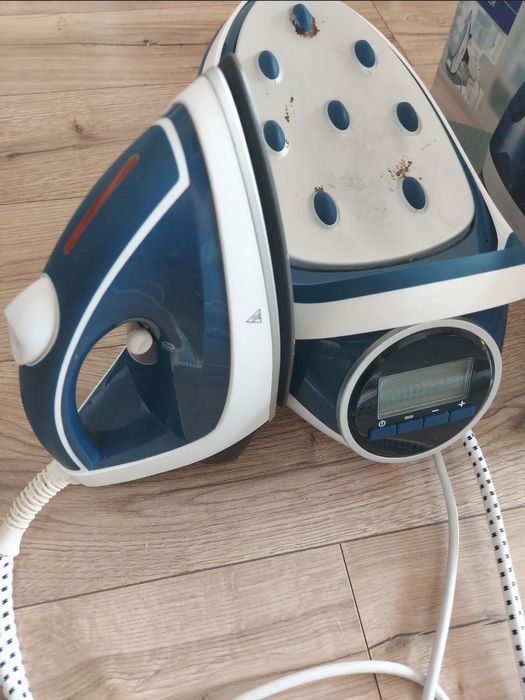 Żelazko parowe ze stacją do prasowania parą poziom pion stacją bazową